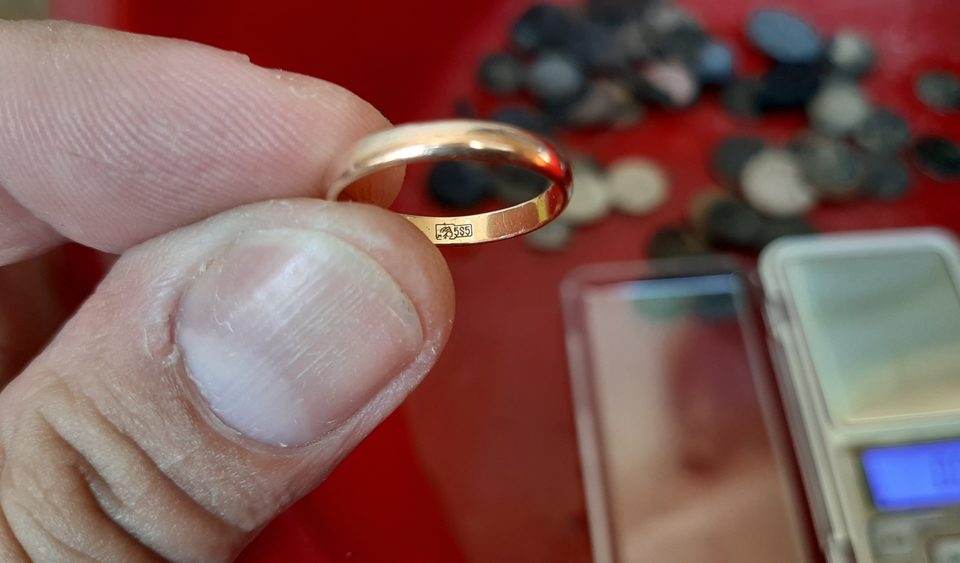 gold testing jewelry real