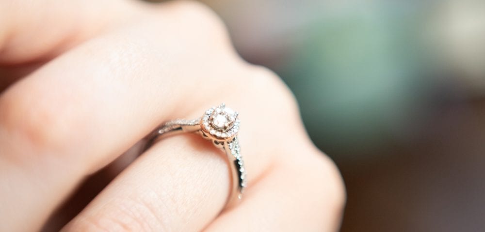 oval cut diamond halo