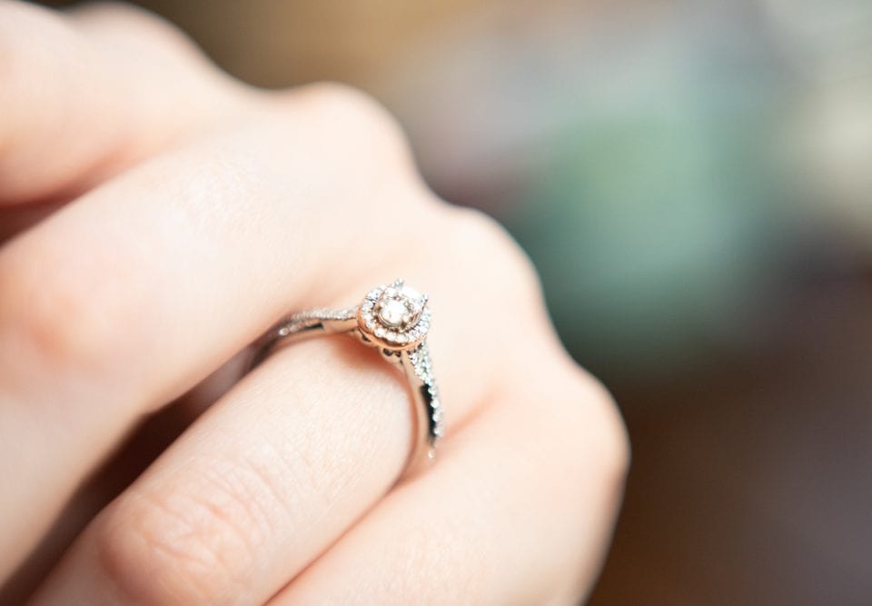 oval cut diamond halo